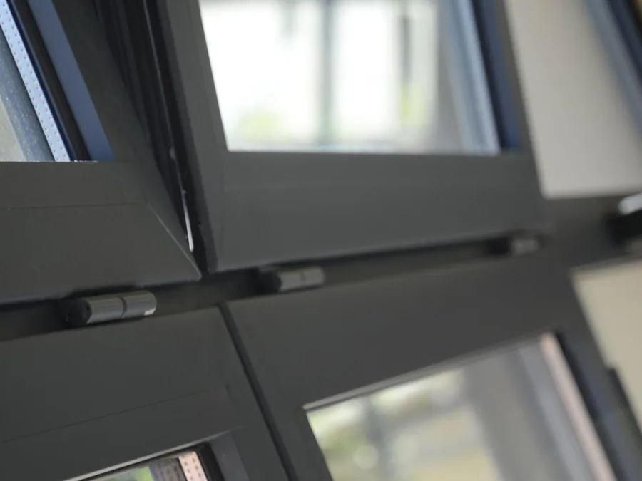 fenetre-aluminium-sur-mesure-paris-abrams Fenêtre aluminium sur mesure pour pose en rénovation à Paris