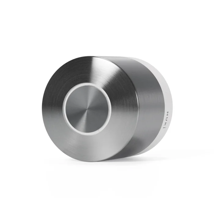 Nuki Smart Lock Ultra, finition métallique et blanche